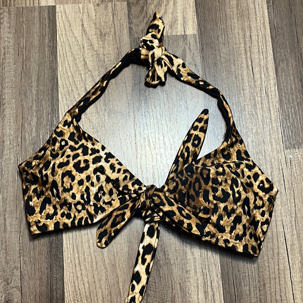 Size medium. Never worn.